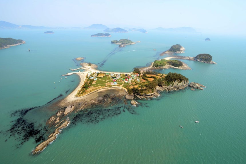 정부가 추진하는 제4차 섬종합발전사업 개발 대상 섬인 전남 여수시 사도.전남도 제공