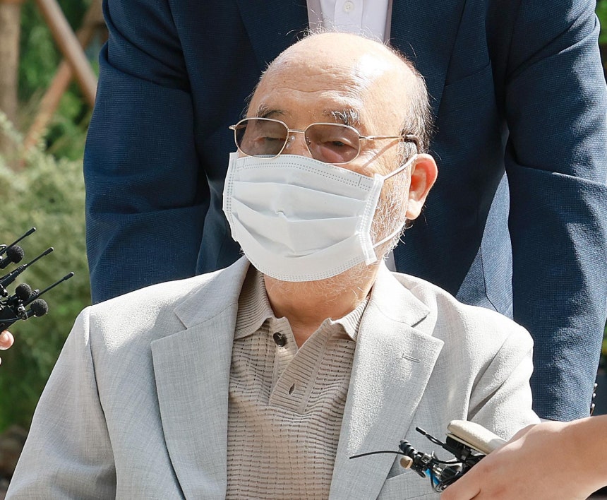 이봉관 서희건설 회장이 2일 오전 서울 종로구 광화문 김건희 특검팀(특별검사 민중기)에 조사를 받기 위해 출석 하고 있다.2025.09.02.뉴시스
