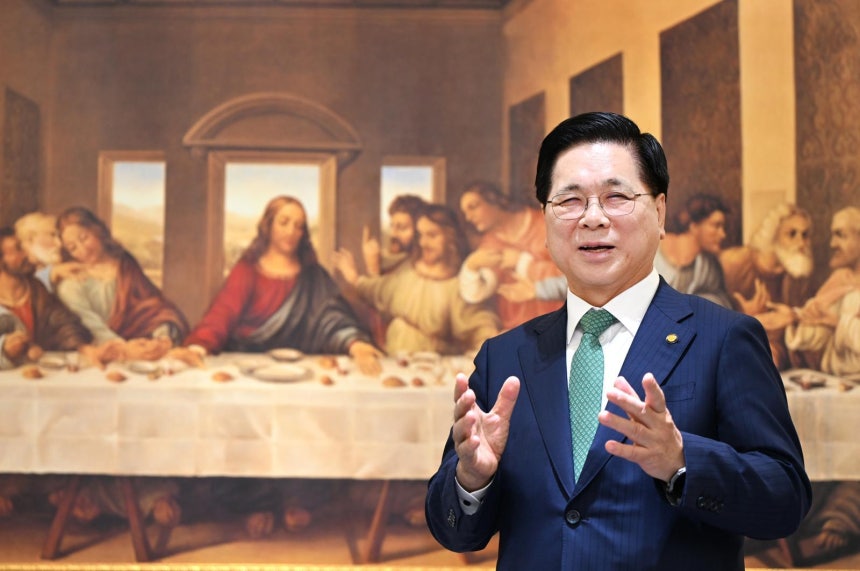  이영훈 대회장은 “한국교회가 겪고 있는 위기를 덮으려 하거나 외부 비판에 방어적으로만 대응하는 것은 어리석은 일”이라며 “우리 교계 지도자들이 초심으로 돌아간다면 지금의 위기를 한국교회를 근본적으로 쇄신할 수 있는