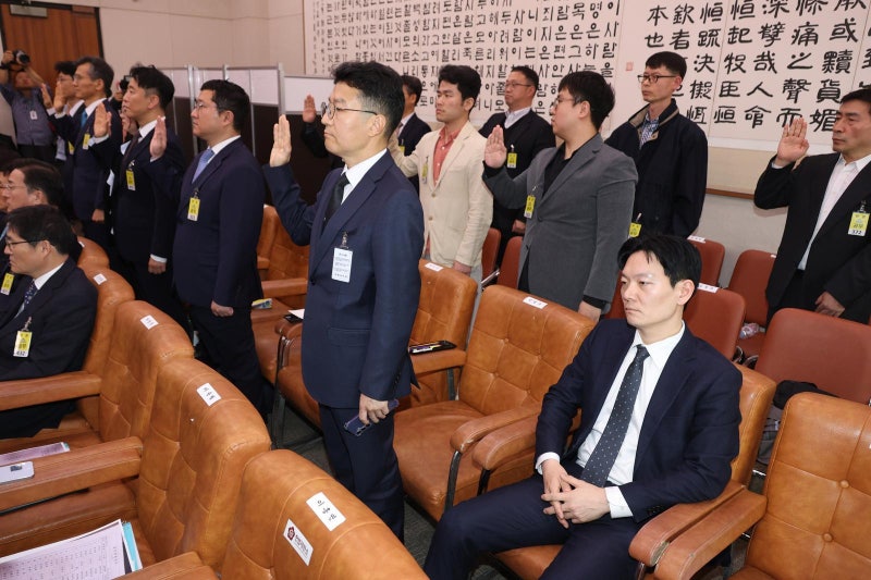 국회 나와 증인선서 거부한 박상용, 38분만에 퇴장