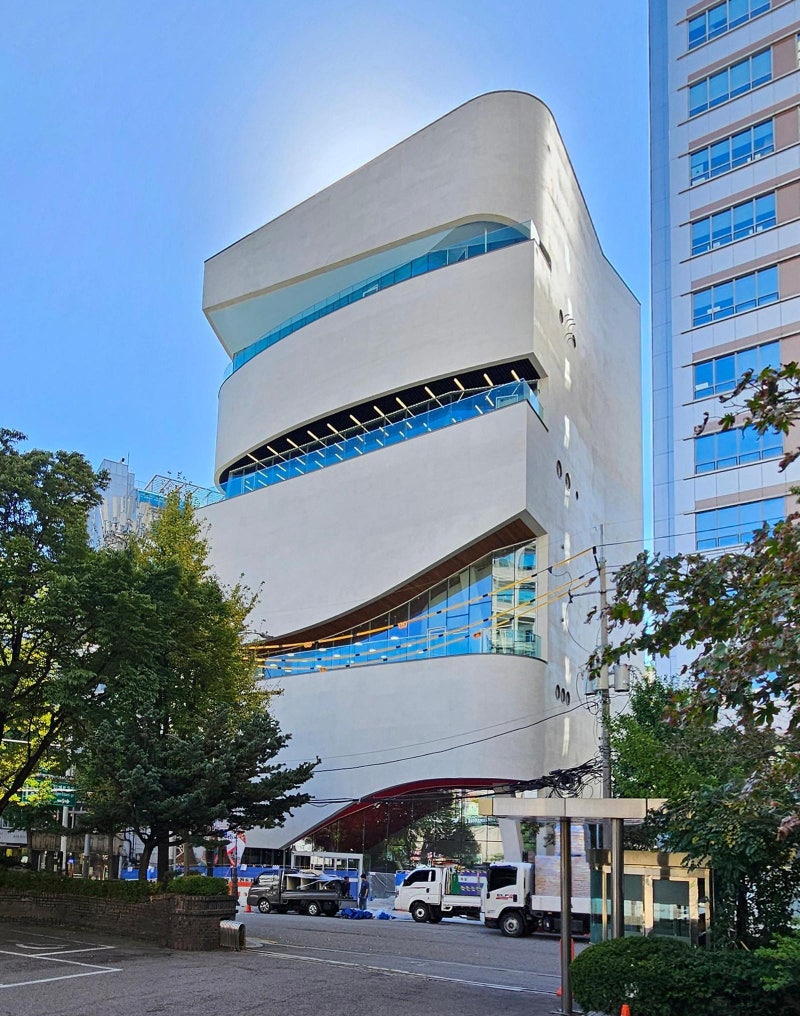 600억 서울영화센터, 하루 1.5회 상영 ‘파행’