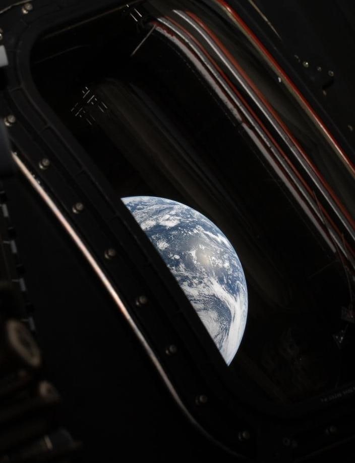 “우주에서 내려다보면 모두가 하나의 인류”