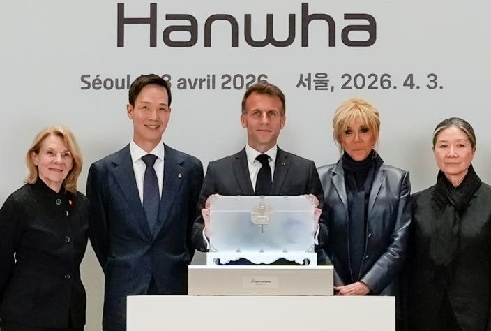 마크롱 ‘퐁피두센터 한화’ 방문… “한-프랑스 예  술계 대화 플랫폼”