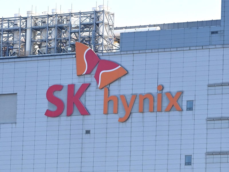 “SK하이닉스, 하이브리드 본딩 조기 도입… 8세대 HBM5 3년뒤 출시”