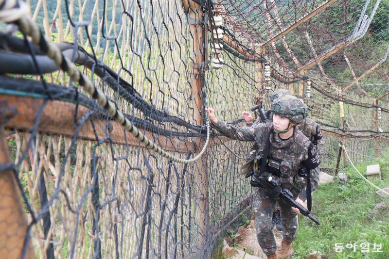병력 6000명-AI로 지킨다는 휴전선… “北 기습 막기엔 역부족”