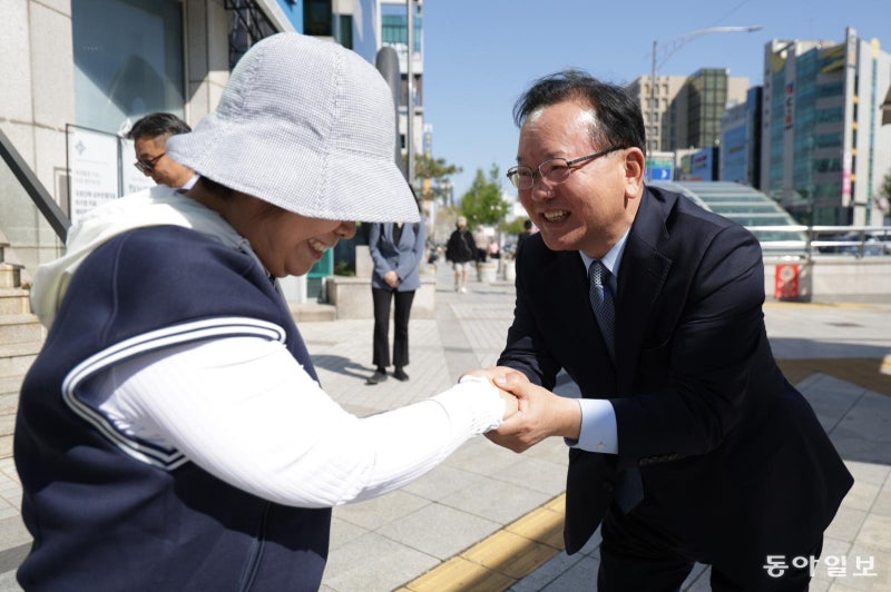 “대구의 민주당 불신 허물어야… 김부겸이 써묵으이소”