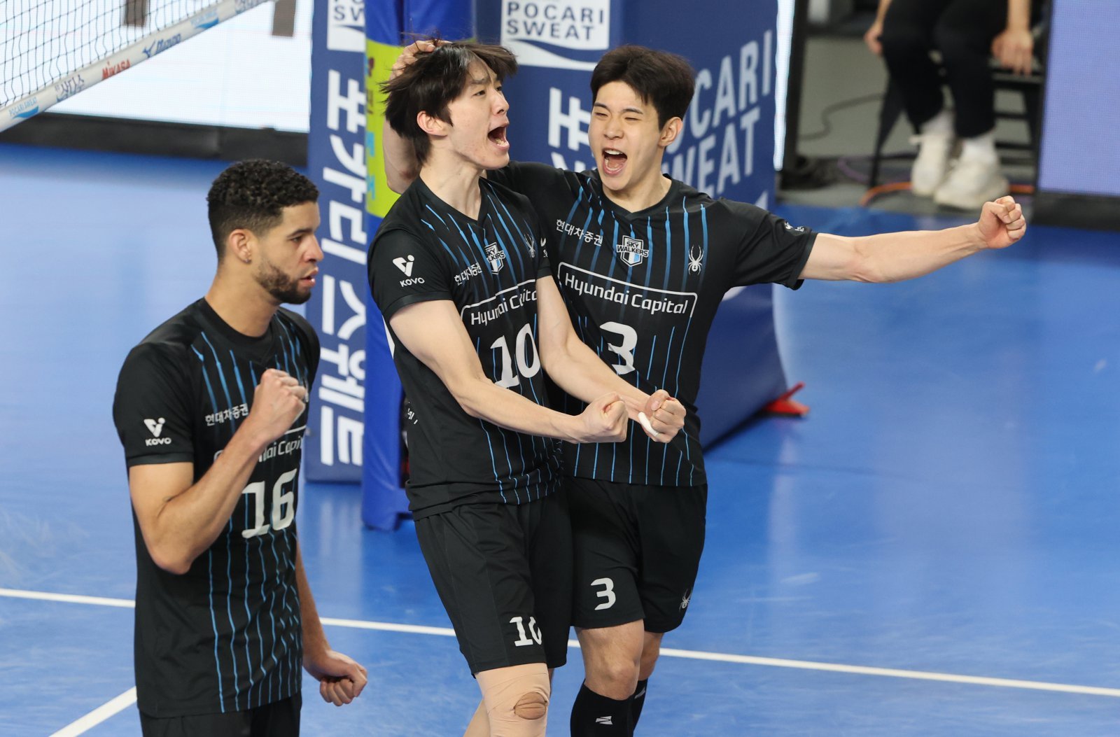 현대캐피탈 분노의 2연승… 첫 ‘리버스 스윕’ 노려