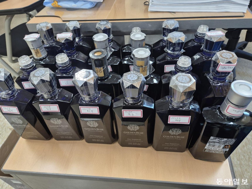 유흥업소를 운영하던 박 씨 일당이 술값 비용을 아끼기 위해 손님들이 남기고 간 양주를 섞어 새 양주인 척 판매해 온 ‘중고 양주’. 대검찰청 제공