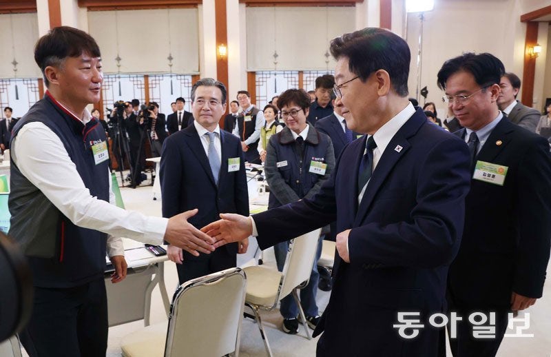 [사설]“소상공인 단결권” “자발적 실업수당”… 부작용 눈감으면 非실용