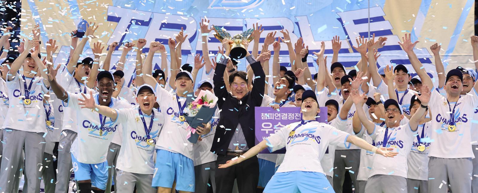 날았다, 대한항공… 이뤘다, 트레블