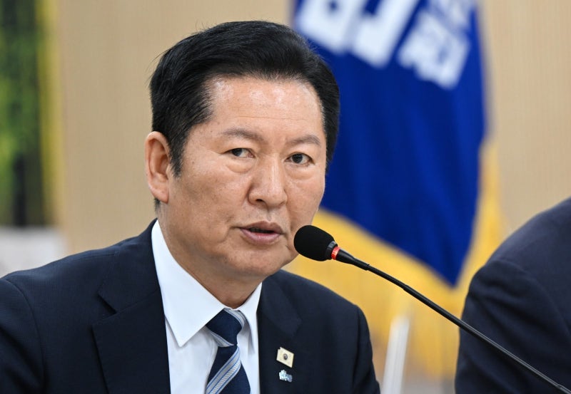 정청래, ‘李 사진 금지’ 관련 “대통령께 누끼쳐 사과”