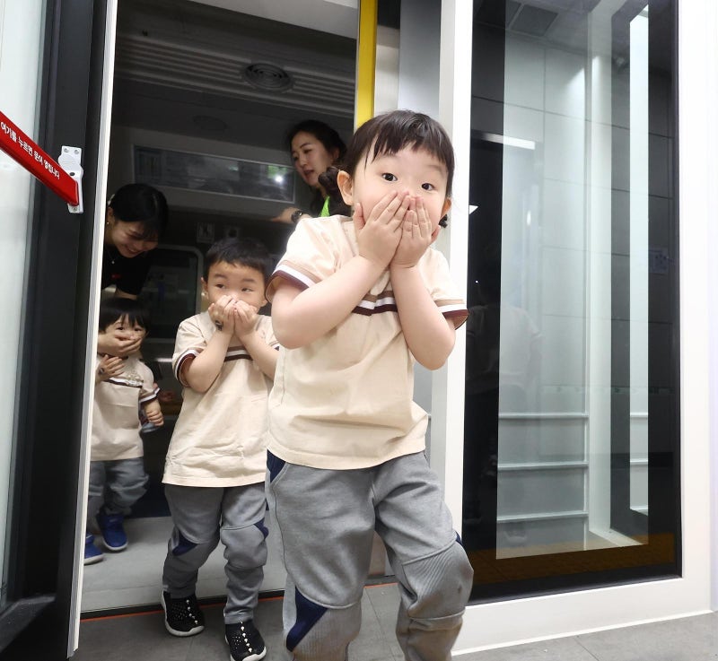 지하철에서 불나면… “코-입 막고 피해야죠”