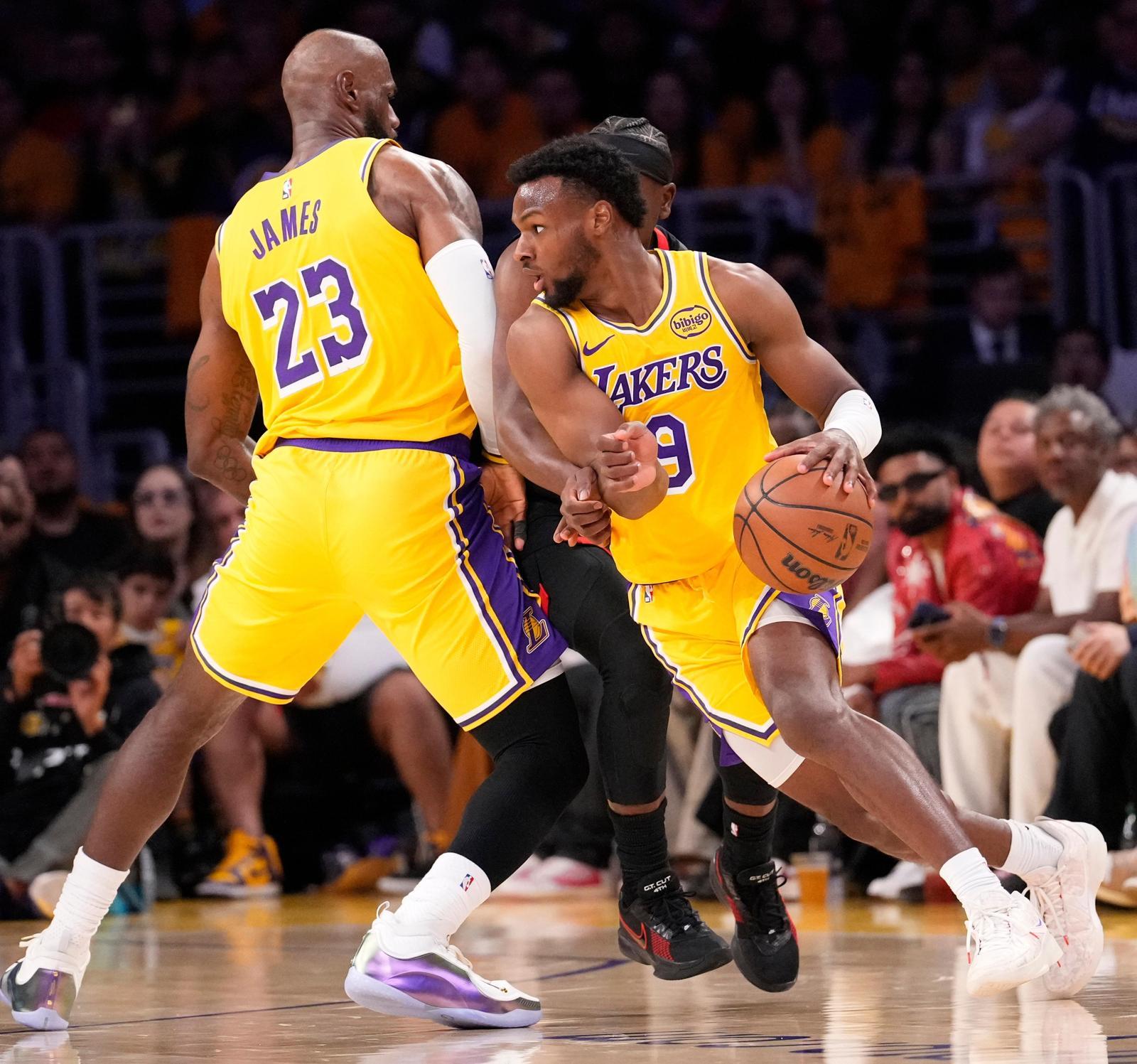 “아들 치고나가, 아빠가 막아줄게”