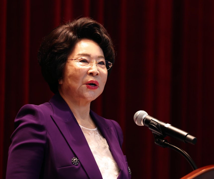 이길여 가천길재단 회장이 3월 25일 인천 남동구 가천대 길병원 암센터에서 열린‘가천이길여길’명예도로명 지정 기념 제막식에서 참석자들에게 인사말을 하고 있다. 뉴시스