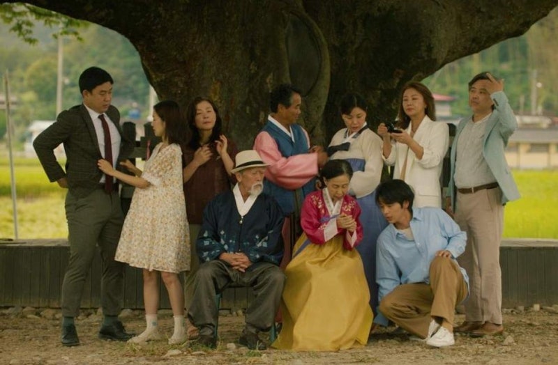 가부장제 부술 영웅도, 가문 살릴 영웅도 없다… 응시로 쓰는 가족史[김영민의 본다는 것은]