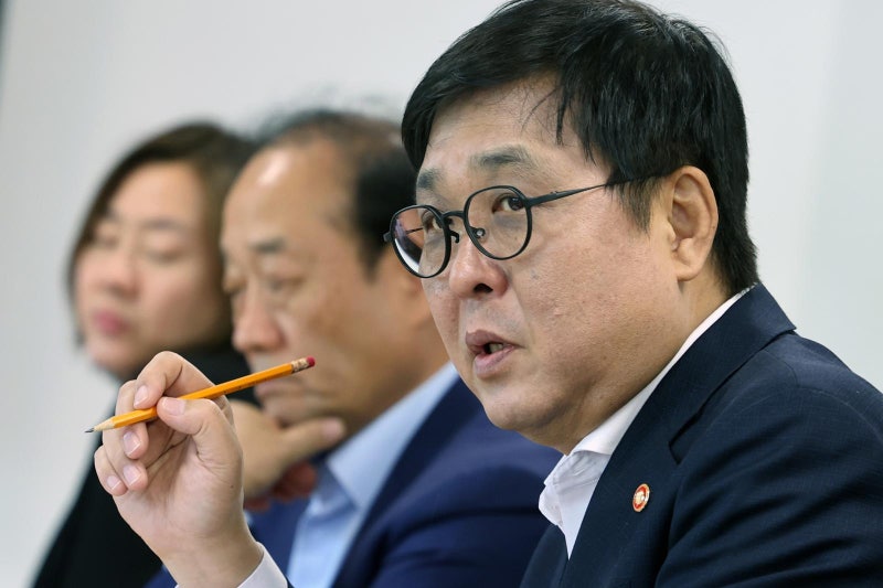 한예종 ‘광주 이전’ 논란에 최휘영 “생각해 본적 없어”