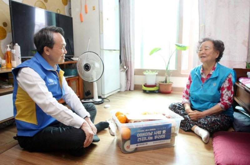 신한금융 어버이날 봉사활동… 어르신들 가정 찾아 온정 나눠