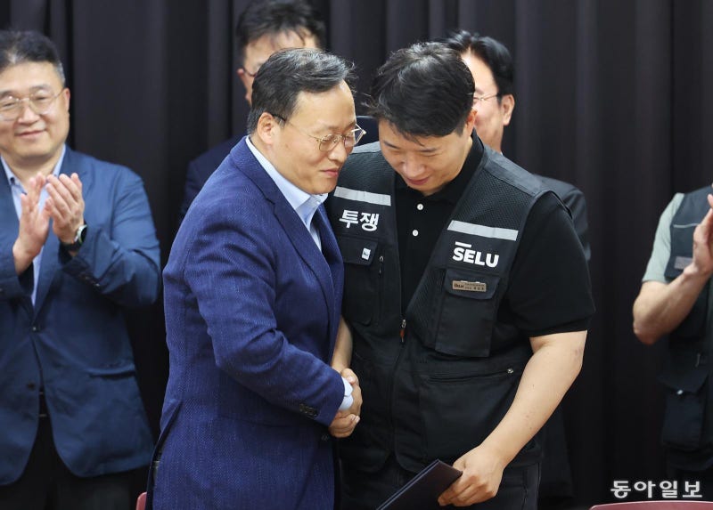 외신들 “세계 반도체 공급망 위기 면했다”