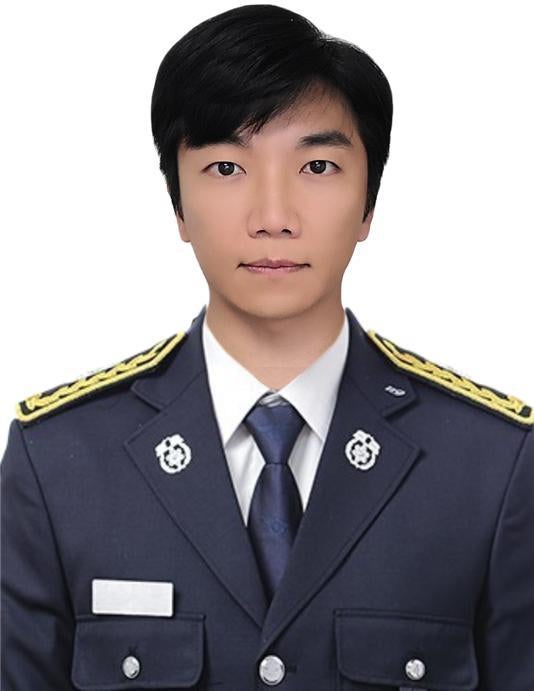 육아휴직중에도 몸이 반응한 소방관, 車화재 진압