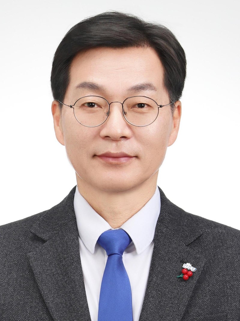 민선 31년 ‘보수 아성’ 강릉시장… 민주당 김중남 3수 끝 당선