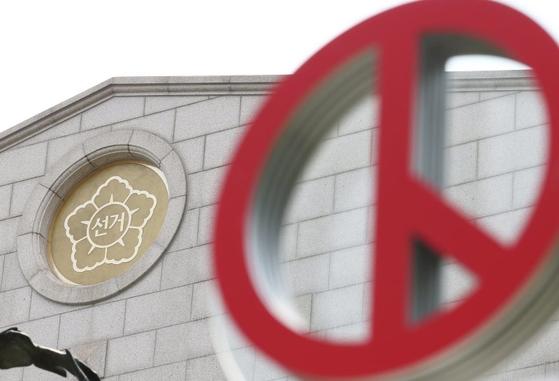 ‘소쿠리 투표’ 해놓고 83억원 성과급 챙겼다…‘돈 잔치’ 선관위