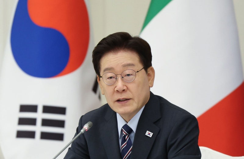 李 “與, 방해 뚫고 국민 먹고사는 문제 해결해야…구호 말고 실행 집중하라”