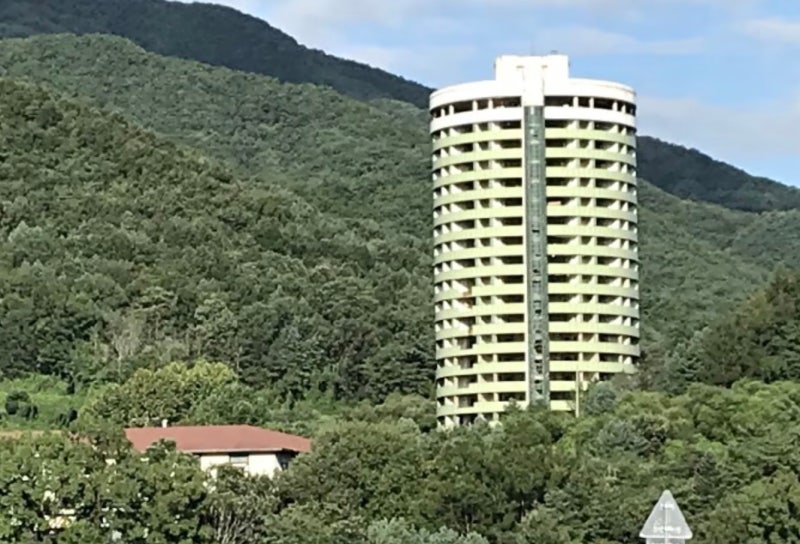 충주 폐업 리조트에 공포체험 간 대학생들, 시신 발견 ‘깜짝’