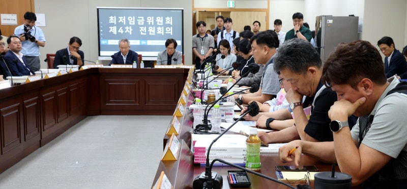 노동계, 내년 최저임금 16.3% 올려 1만2000원 요구