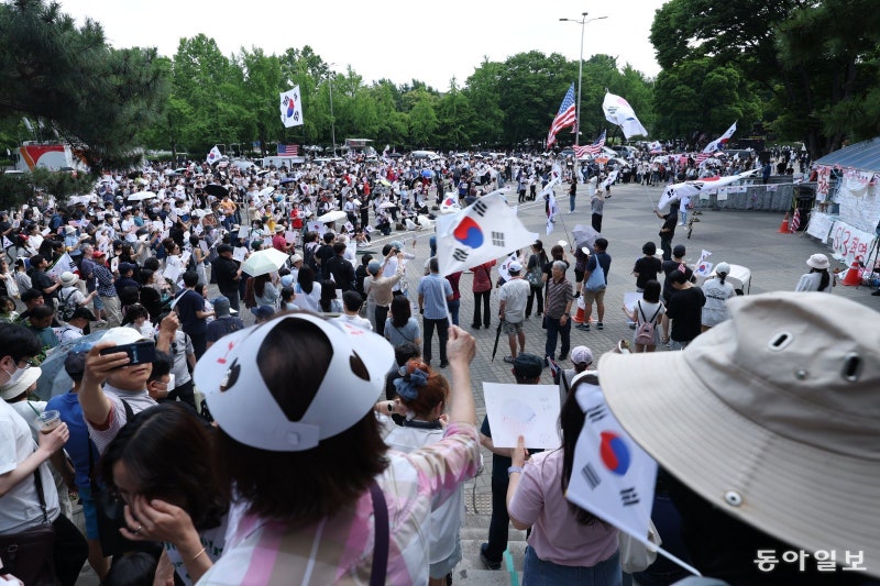 “올림픽공원 봉쇄 시위에… 펜싱 대표, 칼 빌려 대회 나갈판”