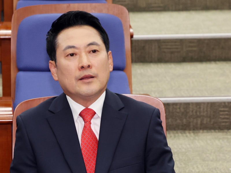 장동혁 면전서 “사퇴” “불통” 직격…張, 의총중 자리 떴다