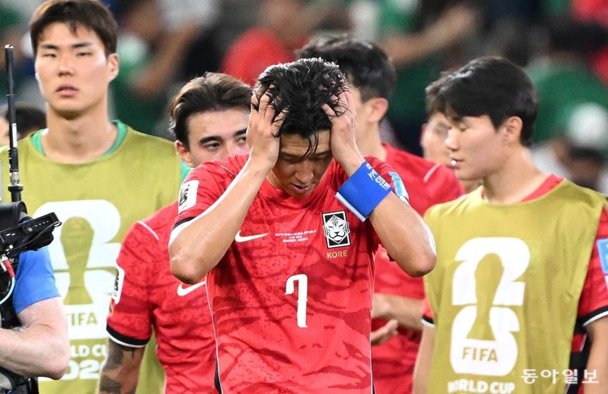 25일(한국시각) 멕시코 몬테레이 인근 과달루페의 에스타디오 몬테레이에서 열린 2026 북중미 월드컵 대한민국과 남아공의 경기 종료 후 손흥민이 패배에 아쉬워하고 있다. 2026.06.25 과달루페=박형기 기자 on