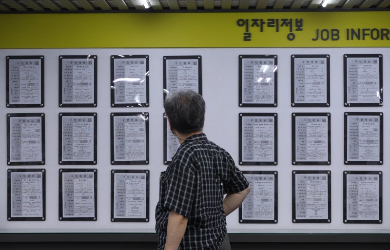 성장률 1.1%→2.5% 뛴다는데 고용은 뒷걸음질
