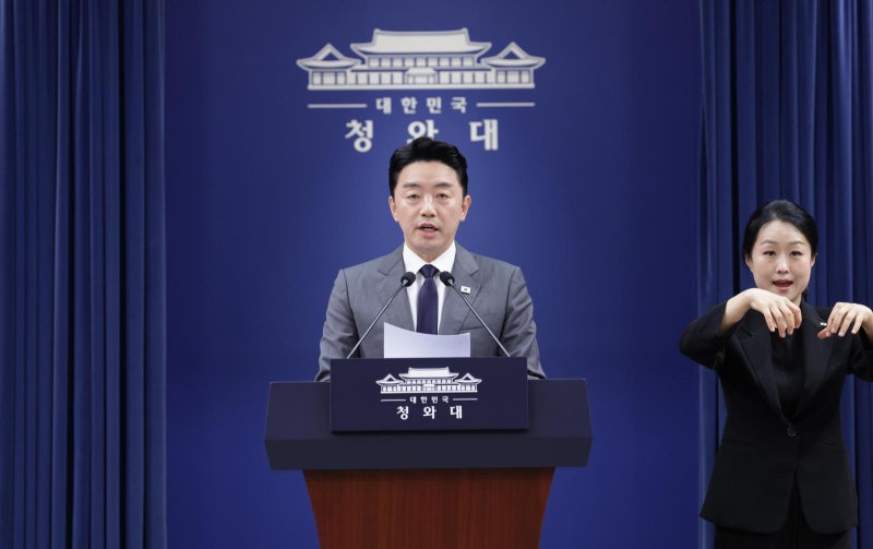 靑 “250만평 <b>광주 군공항</b> 부지에 호남 반도체 산단 조성”