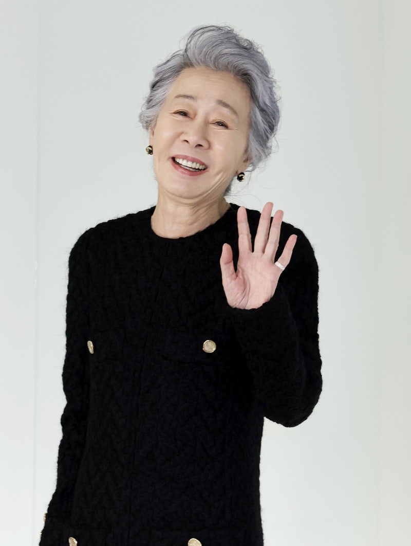 윤여정, 美에미상 여우조연상 후보 올라