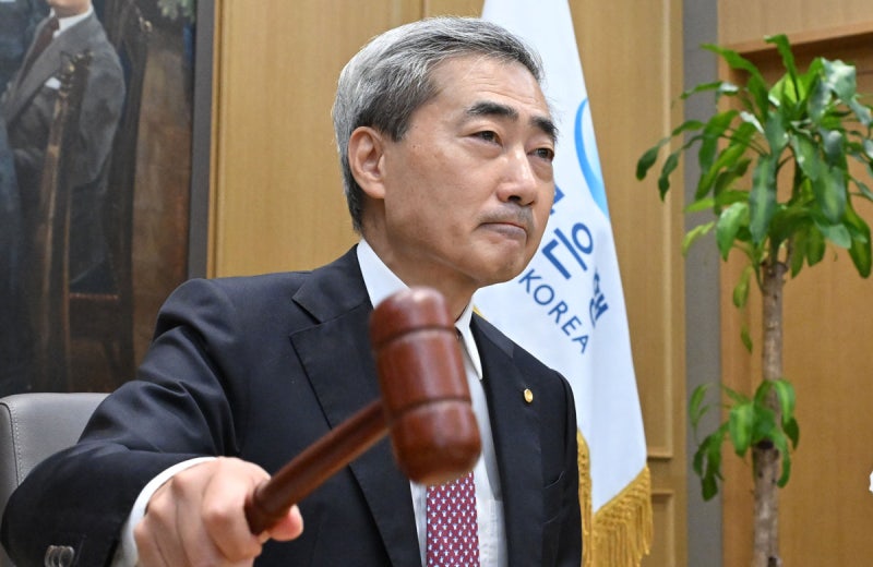 3년6개월만에 금리 인상… 연내 더 올린다