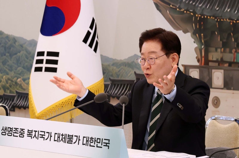 李 “자기 업무도 모르나” 업무보고 중 공개경고