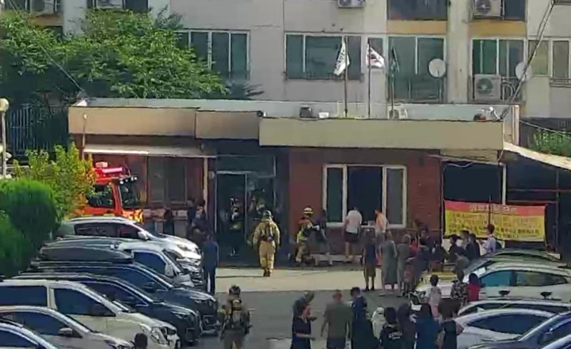 <b>경산 아파트</b> 관리실서 폭발 추정 <b>화재</b>…“8명 부상”
