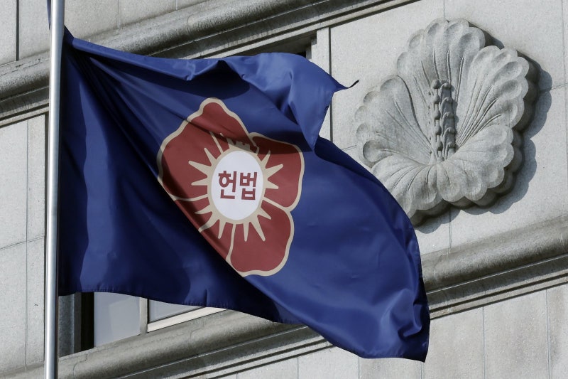 <b>헌재</b> “교수<b>노조</b> 정치활동 금지한 <b>교원노조법 위헌</b>”