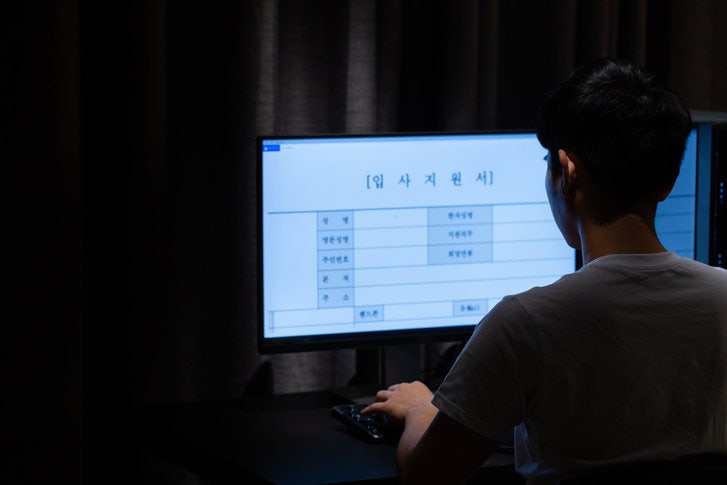 슬픈 ‘장기 백수’… 미취업 청년 절반이 “졸업후 1년 넘게 쉬는중”