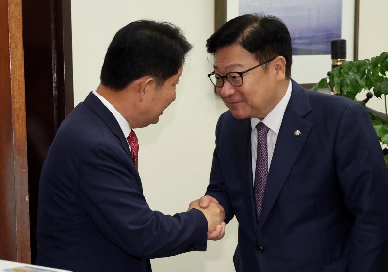 국힘 “<b>멱살잡이</b> <b>권영진</b>, 제명 포함 최고 수준 징계에 공감대”