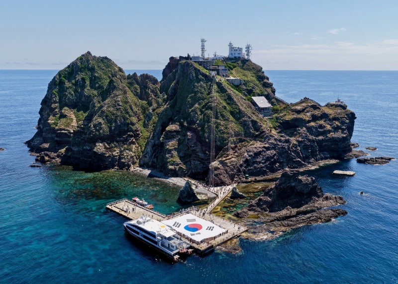 외교부, <b>日방위백서</b> ‘독도 <b>영유권</b>’ <b>주장</b>에 엄중 항의