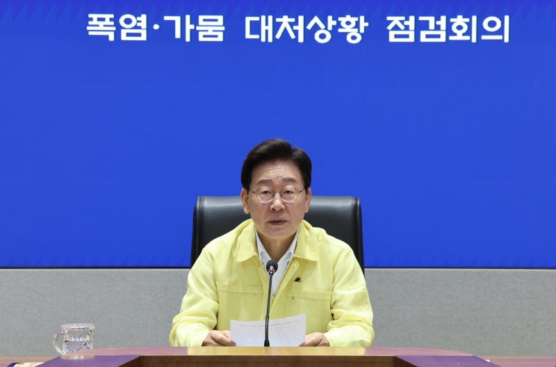 李 “쪽방촌 등 직접 가서 안부 확인해야”… 폭염 피해 최소화에 행정력 총동원 주문