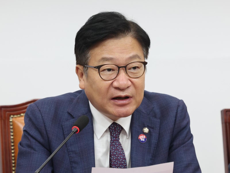 <b>정점식</b> “마오쩌둥 말이 좌우명이라는 <b>안규백</b>, 어느 나라 국방장관이냐...