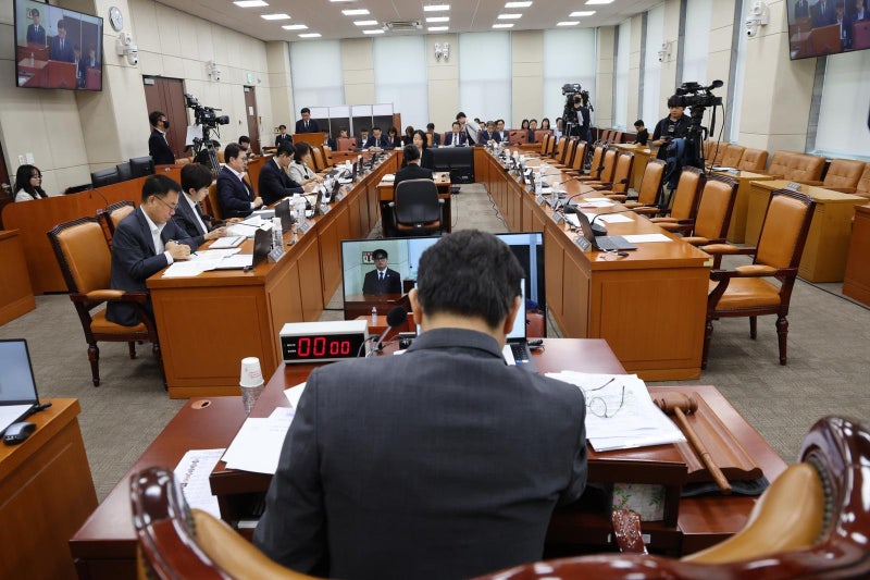 [사설]선관위 의혹 산더미인데… 정쟁에 시간만 허송하는 與野