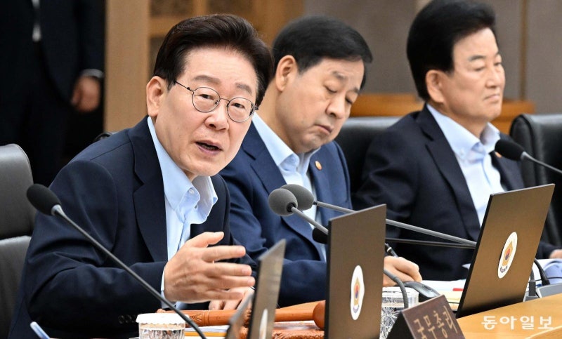 李 “세제 담당 무조건 기어다녀라”… 구윤철 “개편안 확정 아니다”