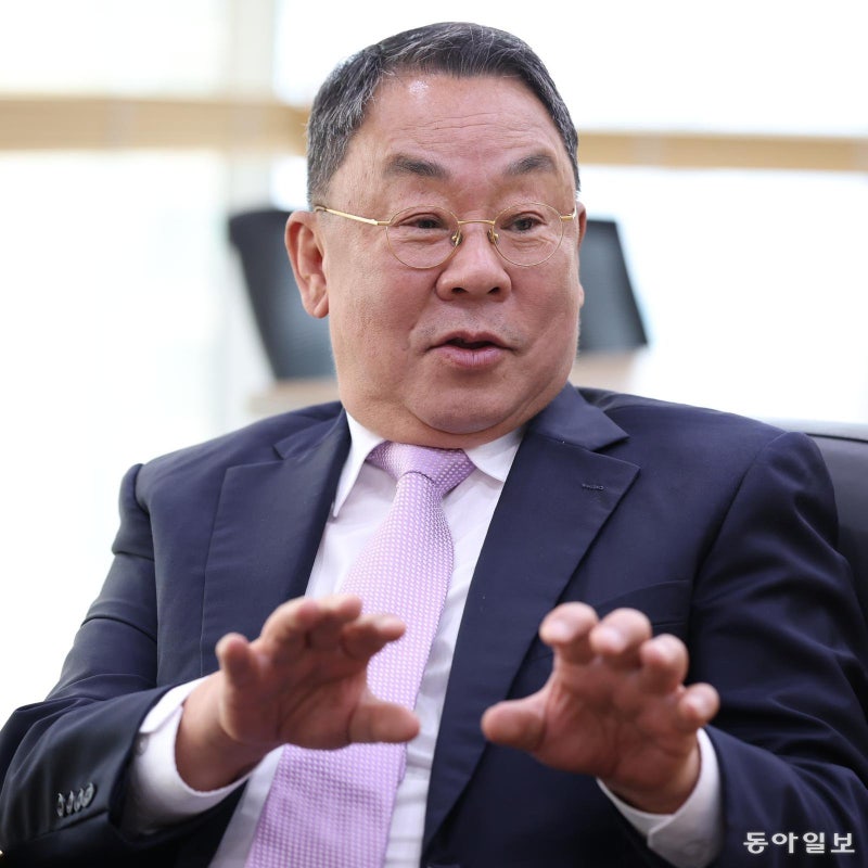 “남들 따라해선 경쟁력 없어… 아무도 가지 않은 길 개척해야”