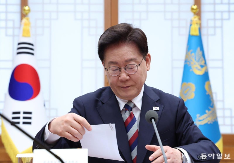[사설]李 지지율 데드크로스… 리더십 전반 돌아보란 민심 경고음