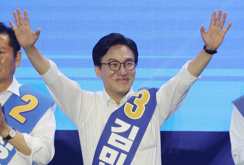<b>김민석</b>, 마지막 서울·경기서 0.38%p차 승…누적 8.4%p 앞섰다