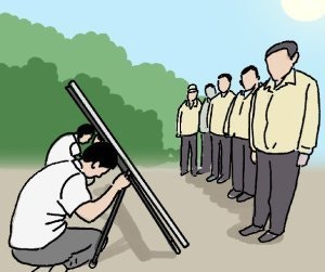 [횡설수설/신광영]땡볕에 ‘인간 받침대’