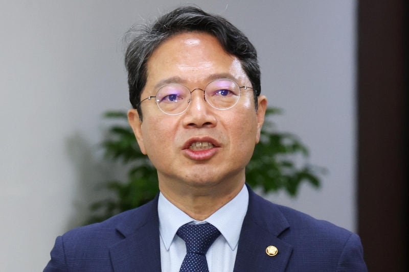 김승원 “새 형사사법 체계 안착이 소명”… 靑 “金 인선-공소취소 연결은 정쟁일뿐”